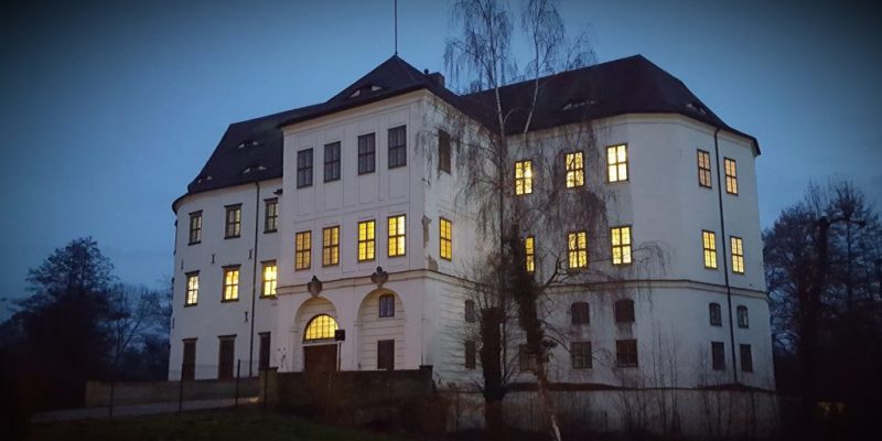 Schloss & Stadtmuseum Hoyerswerda bei Dämmerung